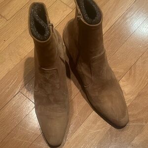 Inez Women’s Ginger Paz 70 Suede Boots size 8- very good condition